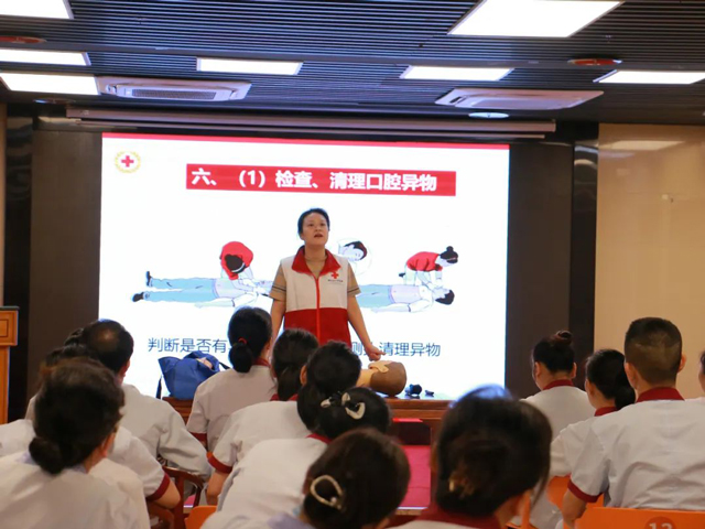 急救教育全覆盖！国德护理员集体取得红十字救护证！