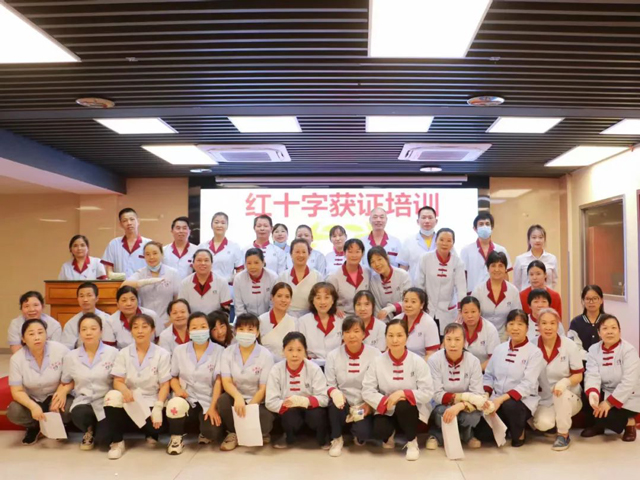 急救教育全覆盖！国德护理员集体取得红十字救护证！