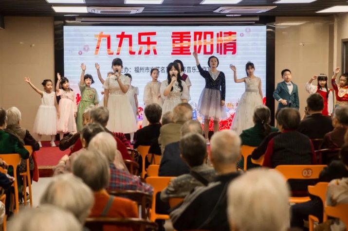 福建省博物馆讲党史、弓喜仔坊巷童声合唱，国德康养长者：“美好的一天！”