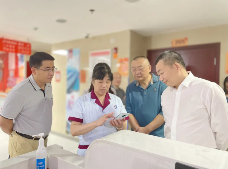 深圳市宝安区民政局领导莅临国德康养调研指导