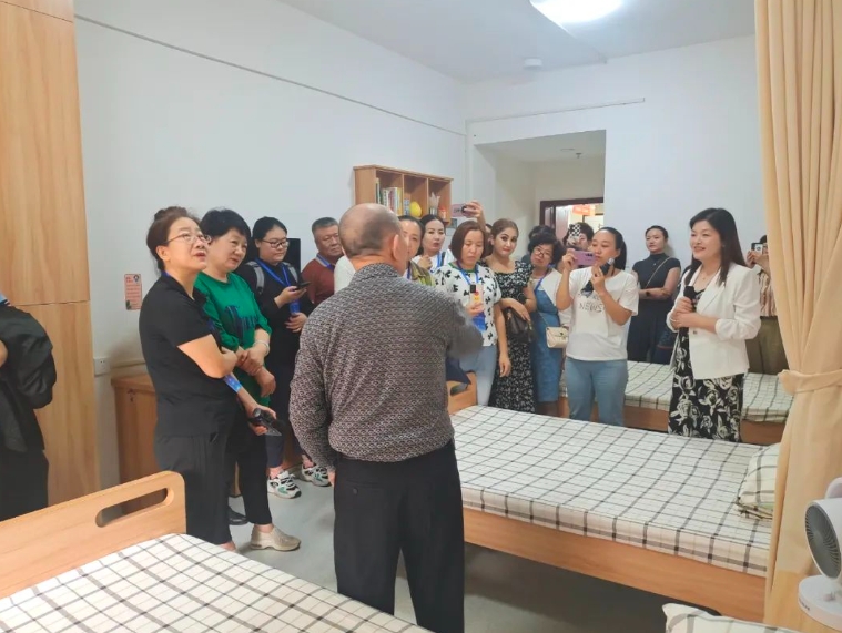 新疆民政系统干部培训班一行莅临国德参观调研