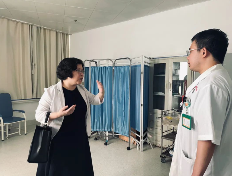 福建医科大学临床实践教学基地评审专家莅临国德医院指导