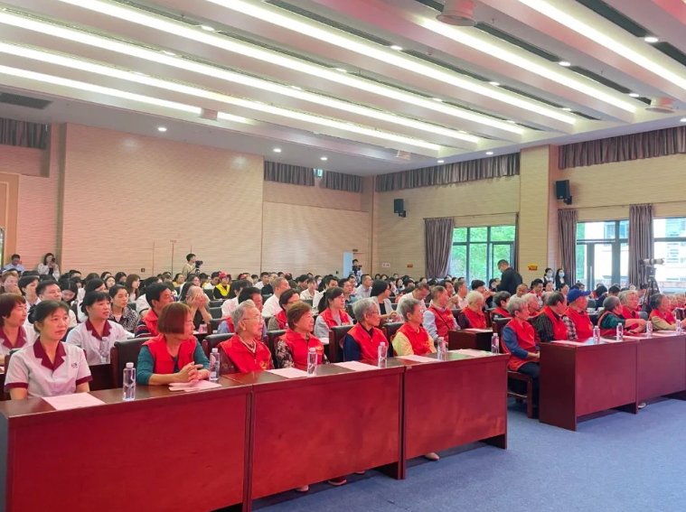 成立4年！国德康养长者志愿服务队荣获示范称号！