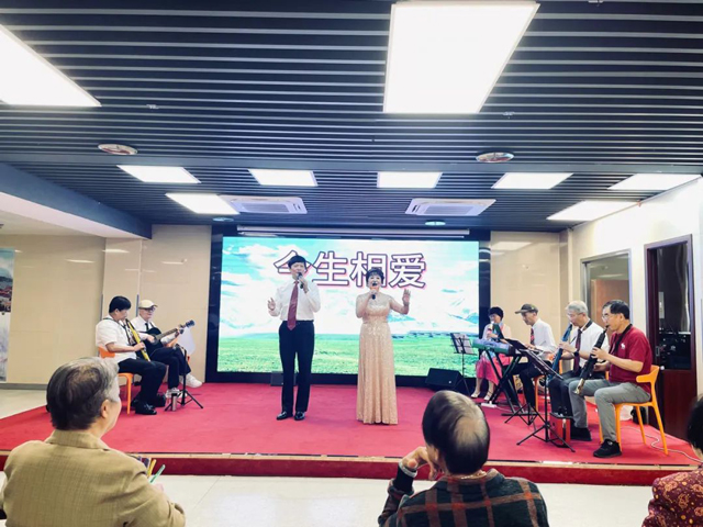 福州馨悦乐队走进国德康养慰问演出
