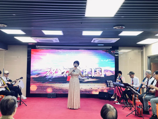 福州馨悦乐队走进国德康养慰问演出