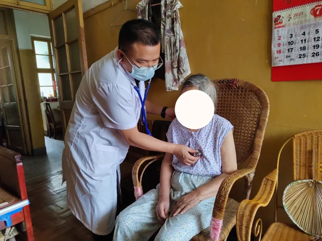 “查房”也能上门！家庭病床让患者在家有“医”靠！服务周全