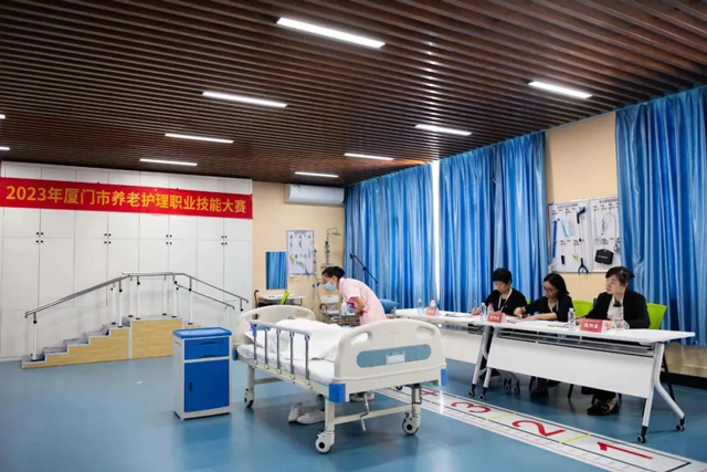 国德医院林芳护士长受邀担任护理职业技能大赛裁判！