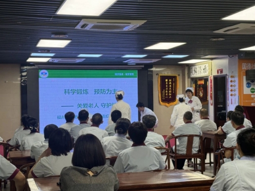 福州大学附属省立医院重症护理专科团队走进国德老年康养中心开展"急性心肌梗死防治"专题培训