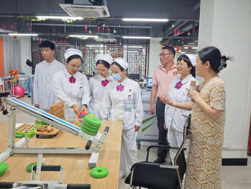 福州大学附属省立医院重症护理专科团队走进国德老年康养中心开展"急性心肌梗死防治"专题培训