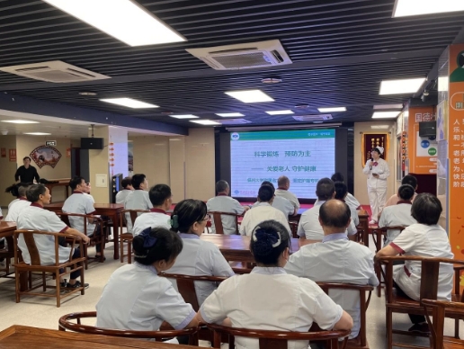 福州大学附属省立医院重症护理专科团队走进国德老年康养中心开展"急性心肌梗死防治"专题培训