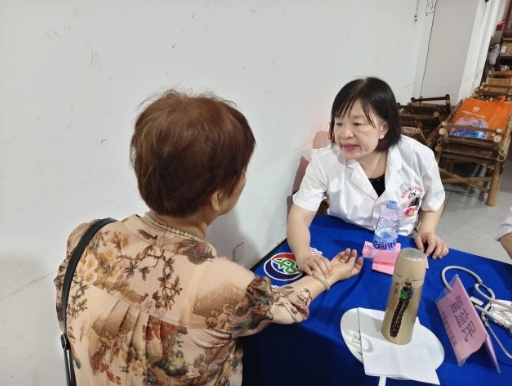 健康同行！国德南院中医健康科普公益活动走进胪峰社区！