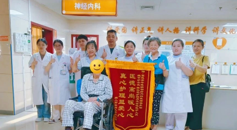 国德医护巧解高龄难题，家属真情致谢点赞