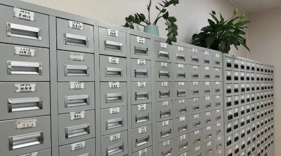 老人药多易乱？国德精准分药七日装，机器人配送防错漏