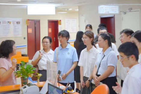 汇聚英才，共话未来！福州市医疗卫生类引进生莅临福州国德老年医院参观调研！