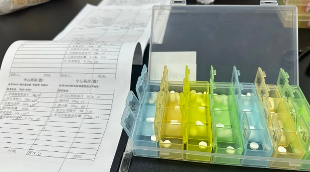 老人药多易乱？国德精准分药七日装，机器人配送防错漏