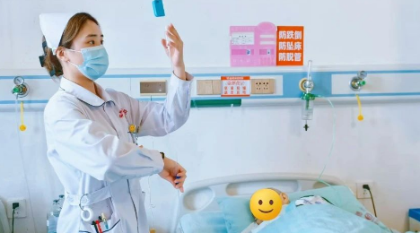 国德医护巧解高龄难题，家属真情致谢点赞