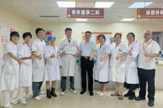 表彰！国德周豪医生：于细微处暖人心，于平凡中显担当