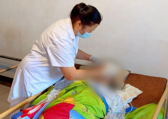 长者术后康复难坚持，国德康复助力双模式