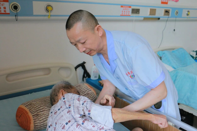 福州国德老年医院无陪护病房,覆盖医疗、康复、营养全维度照护 福州国德老年医院无陪护病房,覆盖医疗、康复、营养全维度照护