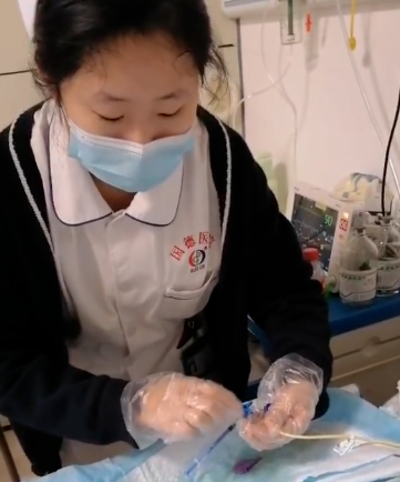 致敬坚守 | 林梅榕:深夜里最美的“生命通道守护者”! 致敬坚守 | 林梅榕:深夜里最美的“生命通道守护者”!