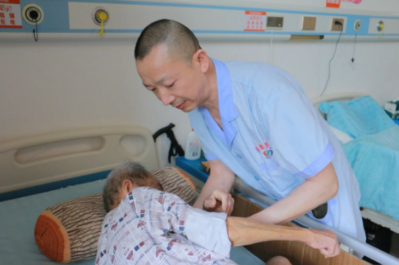 安宁疗护：一个人和一群人的修行！