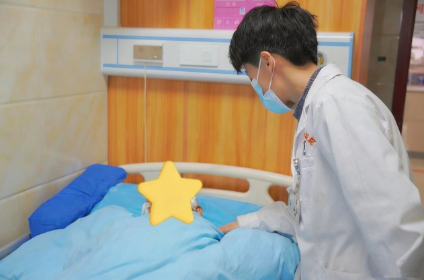 一面锦旗，一份认可｜老年二科以专业守护，用温暖生命