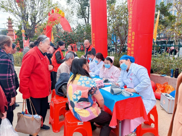 八吨大米筑长龙，一颗仁心护晚晴——国德养老与胪雷村共绘拗九孝亲同心圆