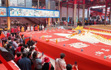 八吨大米筑长龙，一颗仁心护晚晴——国德养老与胪雷村共绘拗九孝亲同心圆