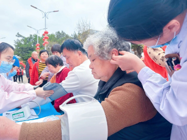 八吨大米筑长龙，一颗仁心护晚晴——国德养老与胪雷村共绘拗九孝亲同心圆