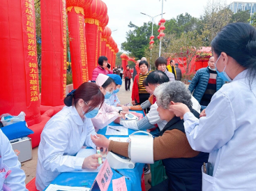 八吨大米筑长龙，一颗仁心护晚晴——国德养老与胪雷村共绘拗九孝亲同心圆