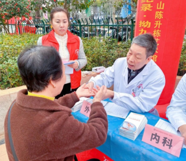 八吨大米筑长龙，一颗仁心护晚晴——国德养老与胪雷村共绘拗九孝亲同心圆