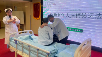 告别“蛮力”，学会“巧力”！看国德护理员如何守护长者的每一步