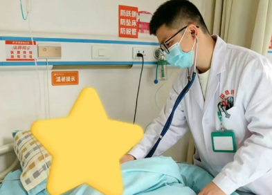 从插管到拔管，从卧床到复健：一位老人在福州国德老年医院的康复之路