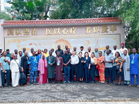 尼日利亚社会保障制度改革发展研修班考察团莅临福州市国德老年康养中心参观考察