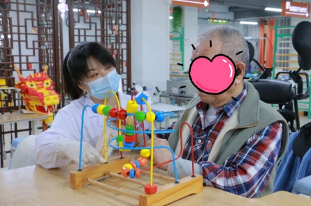 床边早期干预+大厅系统训练 双模式赋能老年骨折高效康复