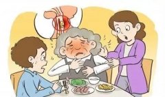 老人“噎食”不要慌，这些事情要知道！