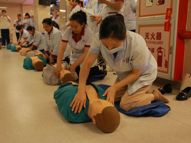 急救教育全覆盖！国德护理员集体取得红十字救护证！