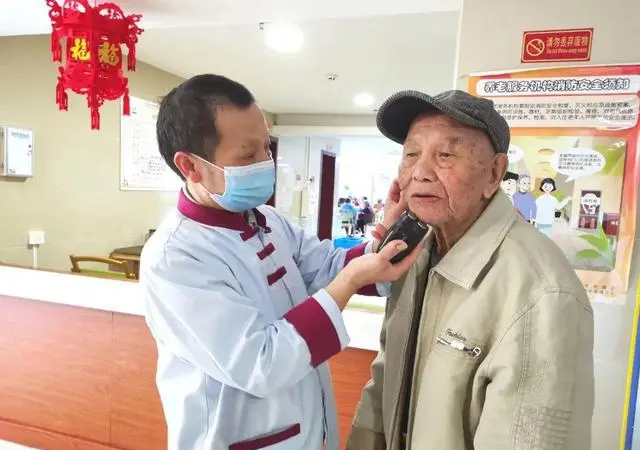 缘起护理员，93岁老人家属跑遍全福州……